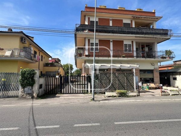appartamento in vendita a Roma in zona Giardini di Corcolle