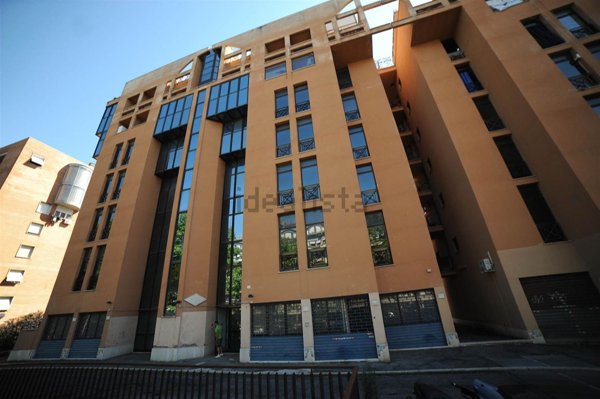 negozio in vendita a Roma in zona Tor Sapienza