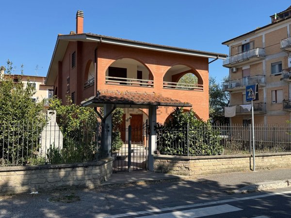 casa indipendente in vendita a Roma