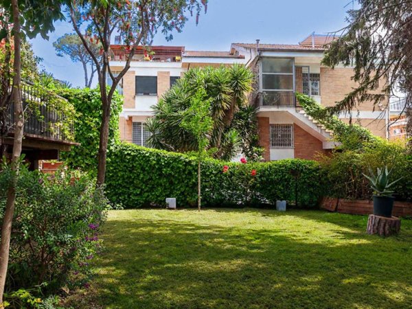 casa indipendente in vendita a Roma in zona Spinaceto