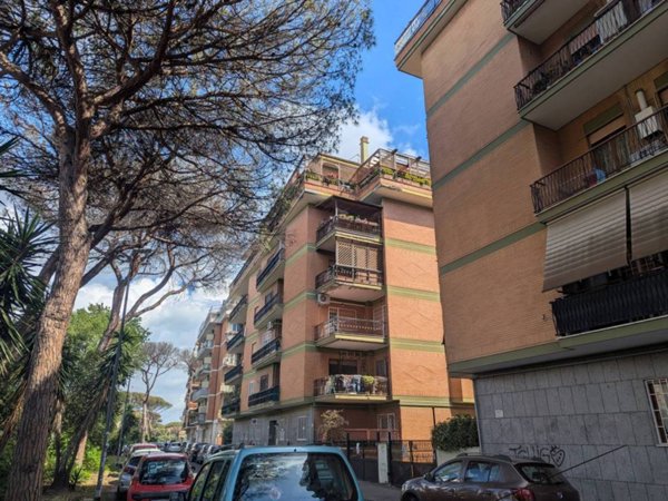 appartamento in vendita a Roma in zona Ostia