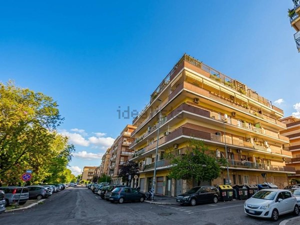 appartamento in vendita a Roma in zona Ostia