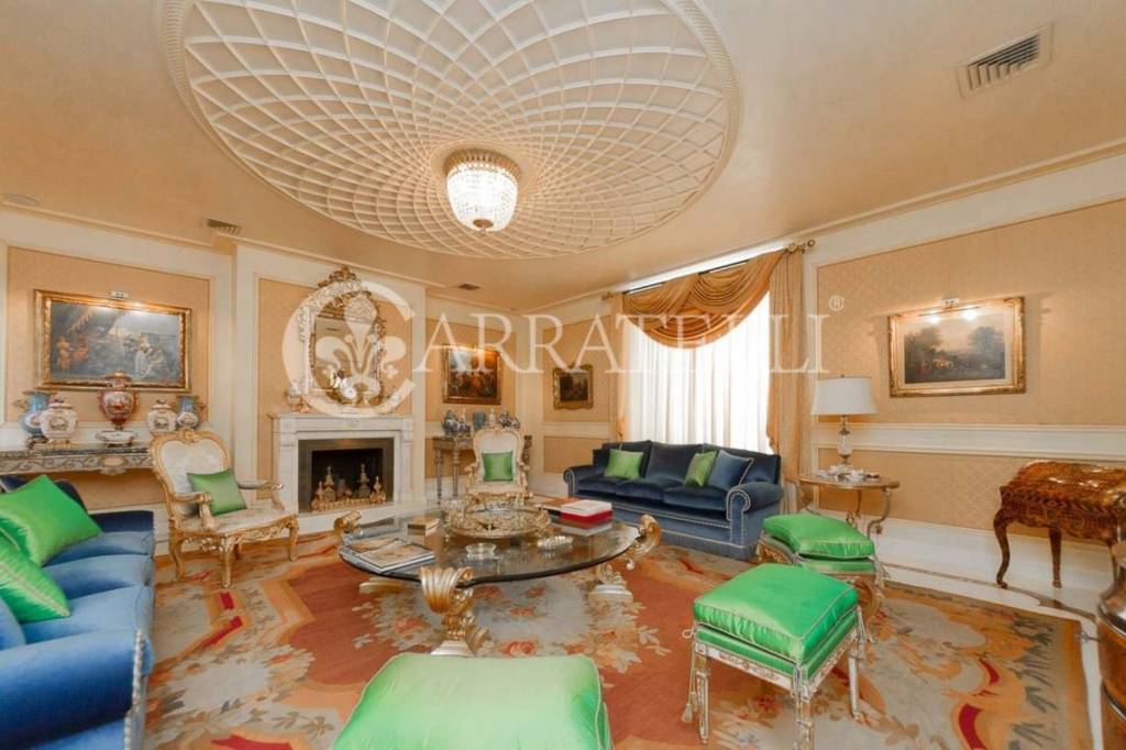 casa indipendente in vendita a Roma in zona Trevi-Colonna