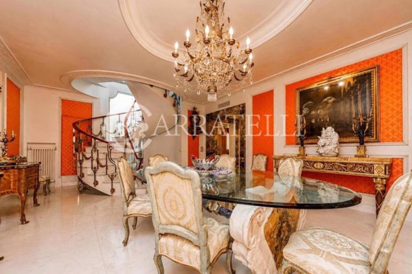 casa indipendente in vendita a Roma in zona Trevi-Colonna