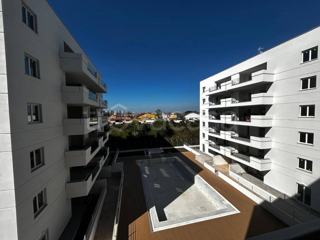 appartamento in vendita a Roma in zona Torre Maura