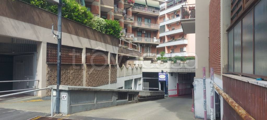 negozio in vendita a Roma in zona Ardeatino