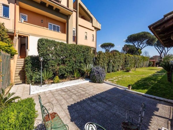 appartamento in vendita a Roma in zona Axa