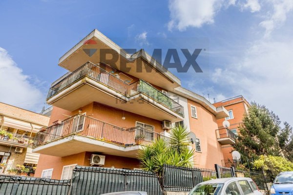 appartamento in vendita a Roma in zona Tomba di Nerone