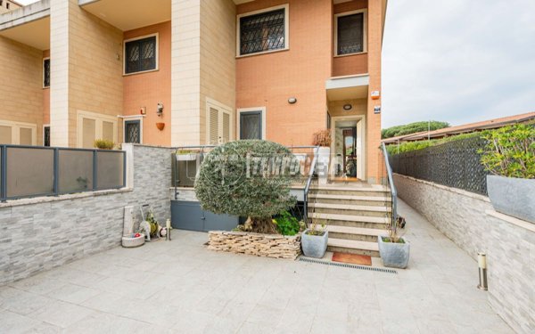 casa indipendente in vendita a Roma in zona Mezzocammino