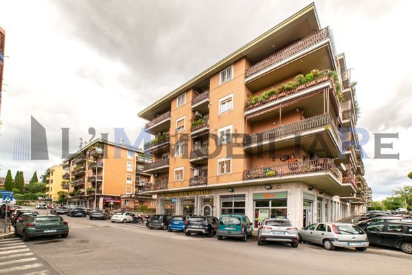 locale commerciale in vendita a Roma
