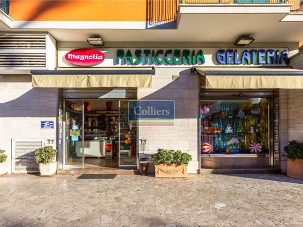 negozio in vendita a Roma in zona Torrevecchia