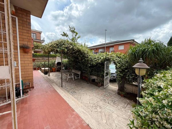 appartamento in vendita a Roma in zona Acilia