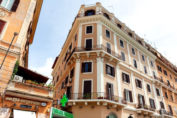 appartamento in vendita a Roma in zona Appio Latino