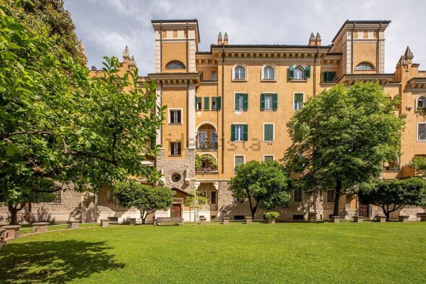 appartamento in vendita a Roma in zona Appio Latino