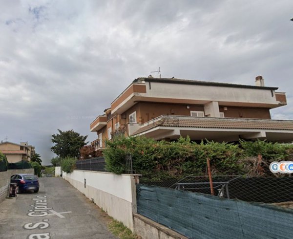 esavano in vendita a Roma in zona Finocchio