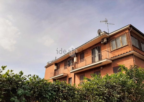 appartamento in vendita a Roma in zona Appio Pignatelli