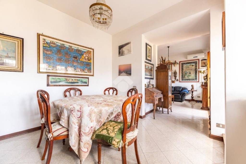 appartamento in vendita a Roma in zona Ardeatino