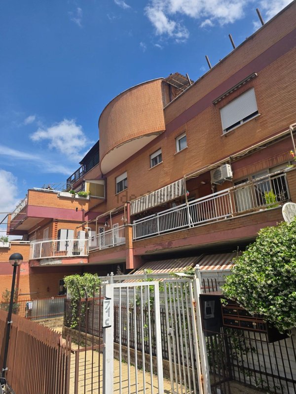 appartamento in vendita a Roma in zona Torrione Cerquetta