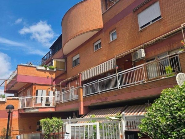 appartamento in vendita a Roma in zona Torrione Cerquetta