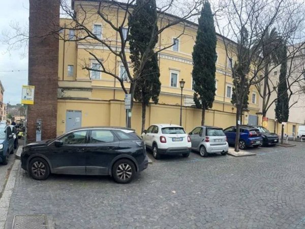 negozio in vendita a Roma in zona Esquilino