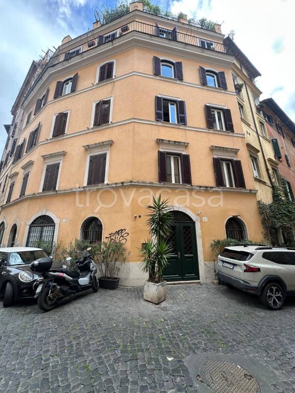 appartamento in vendita a Roma in zona Parione/Sant'Eustachio