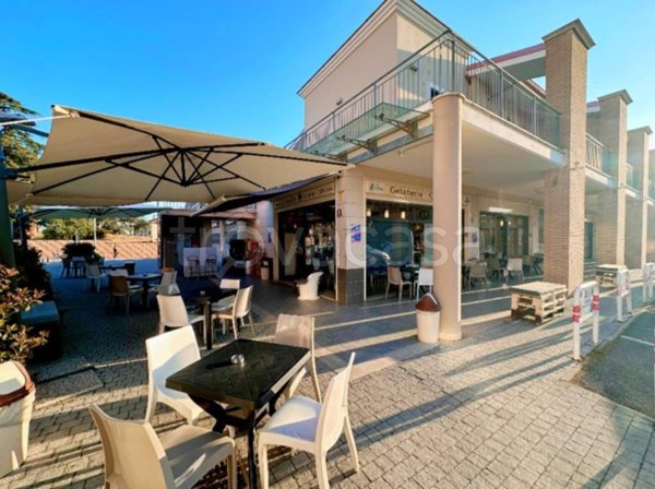 negozio in vendita a Roma in zona Castelverde