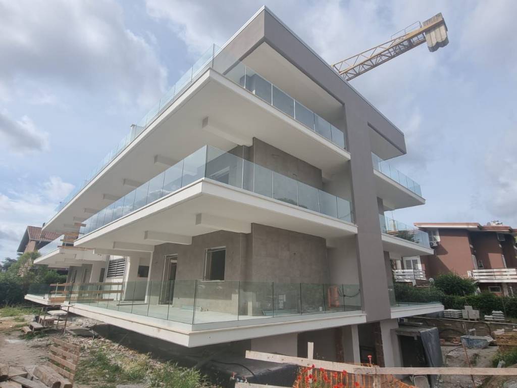 appartamento in vendita a Roma in zona Axa