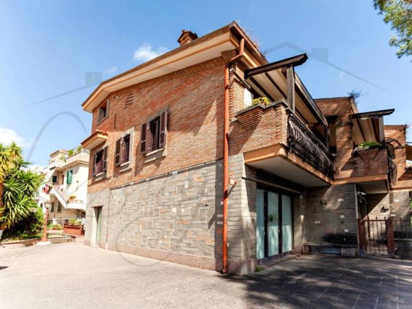 appartamento in vendita a Roma in zona Ardeatino
