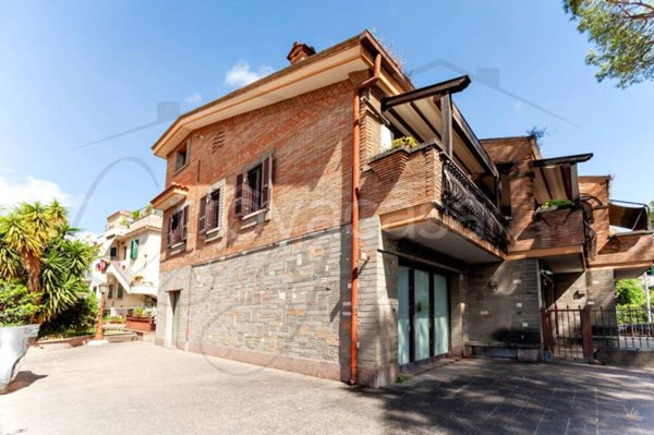 appartamento in vendita a Roma in zona Appio Pignatelli