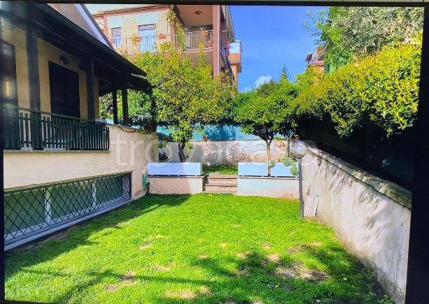 casa indipendente in vendita a Roma in zona Acilia