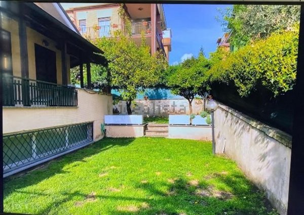casa semindipendente in vendita a Roma in zona Acilia