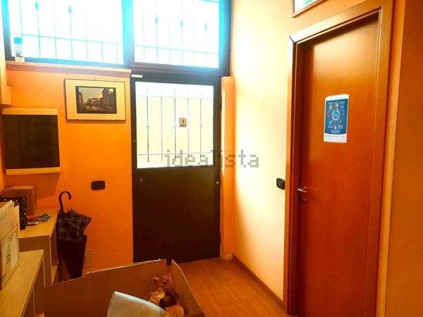 locale commerciale in vendita a Roma in zona Casal Morena