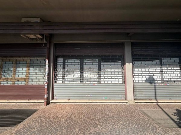 negozio in vendita a Roma in zona Mostacciano