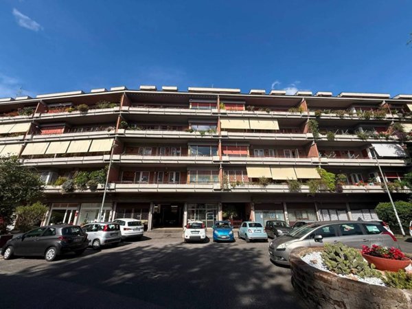negozio in vendita a Roma in zona Mostacciano