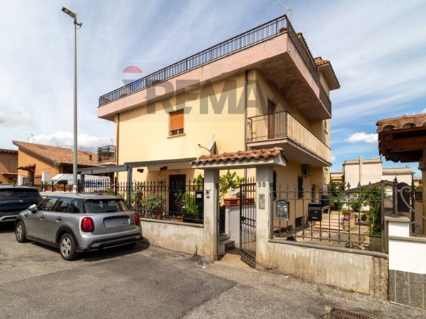 appartamento in vendita a Roma in zona Finocchio