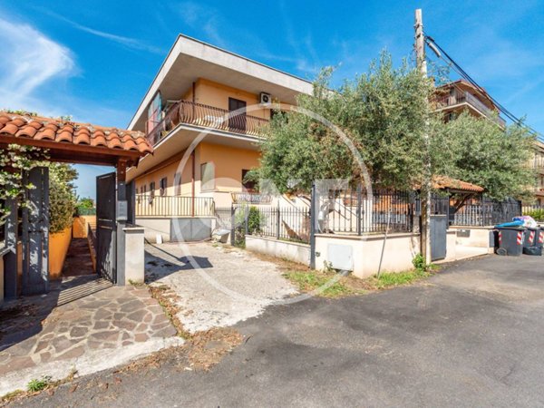 appartamento in vendita a Roma in zona Colle del Sole