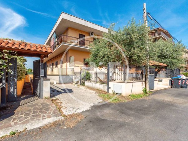 appartamento in vendita a Roma in zona Colle del Sole