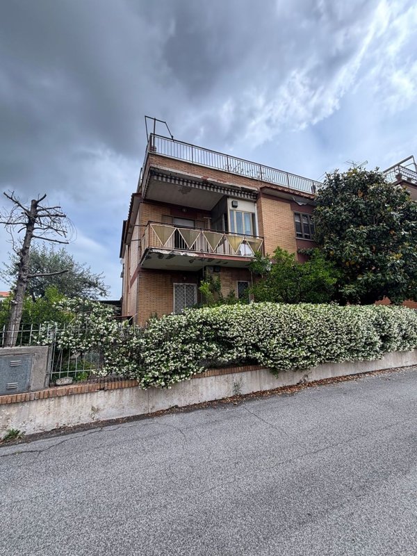 appartamento in vendita a Roma in zona Settecamini