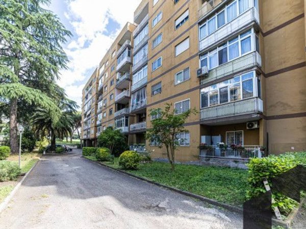 appartamento in vendita a Roma in zona Torre Angela