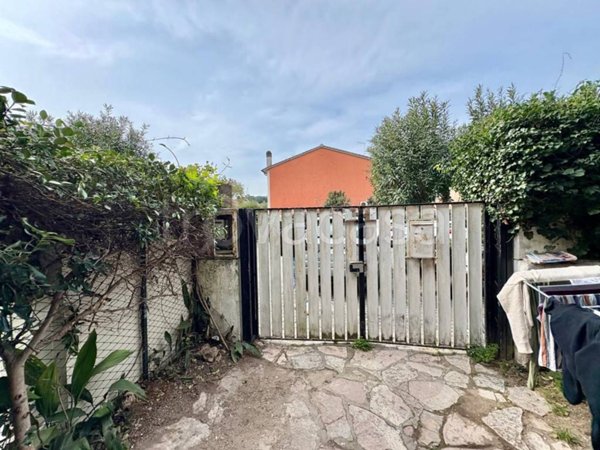 casa indipendente in vendita a Roma in zona Casal Palocco