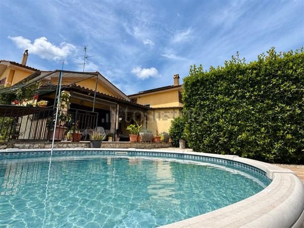 casa indipendente in vendita a Roma in zona Corviale