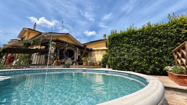 casa indipendente in vendita a Roma in zona Corviale
