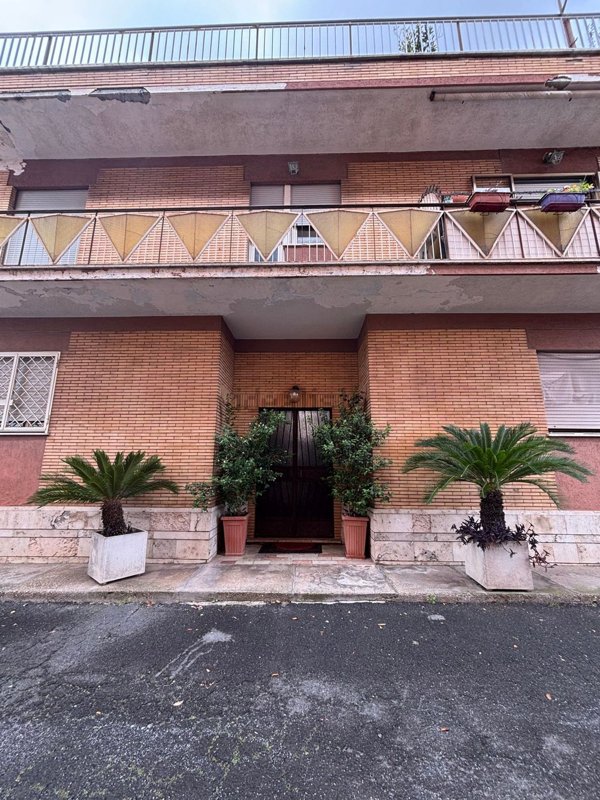 appartamento in vendita a Roma in zona Settecamini