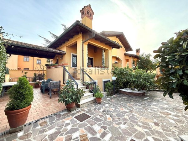 casa indipendente in vendita a Roma in zona Infernetto