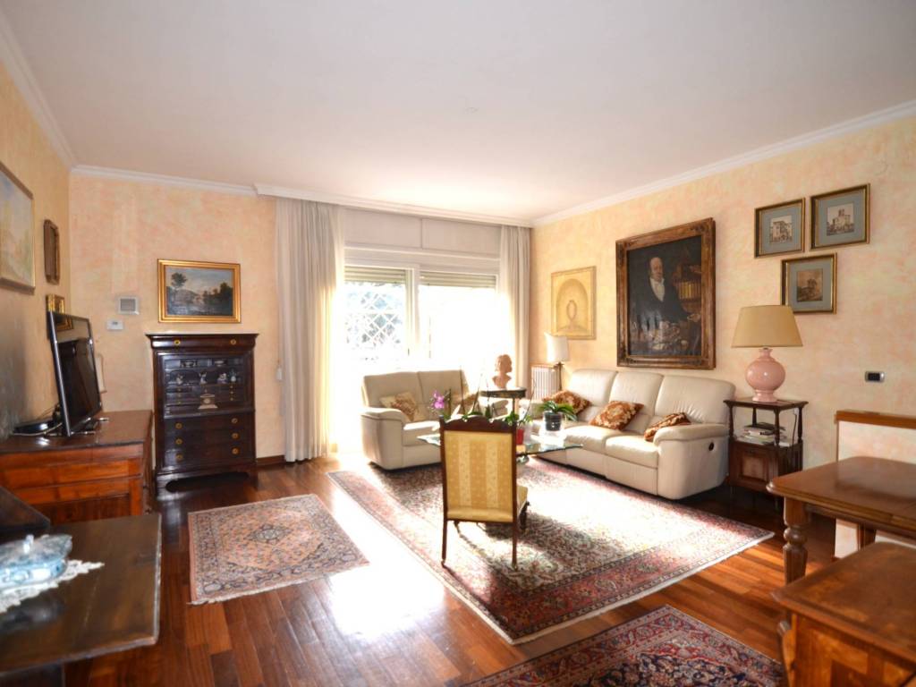 casa indipendente in vendita a Roma in zona Casal Palocco