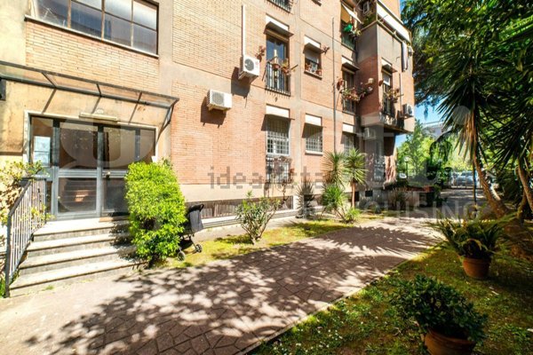 appartamento in vendita a Roma in zona Giuliano Dalmata
