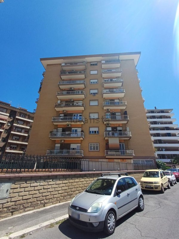appartamento in vendita a Roma in zona Torre Spaccata