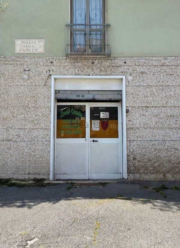 locale commerciale in vendita a Roma in zona Prenestino-Centocelle