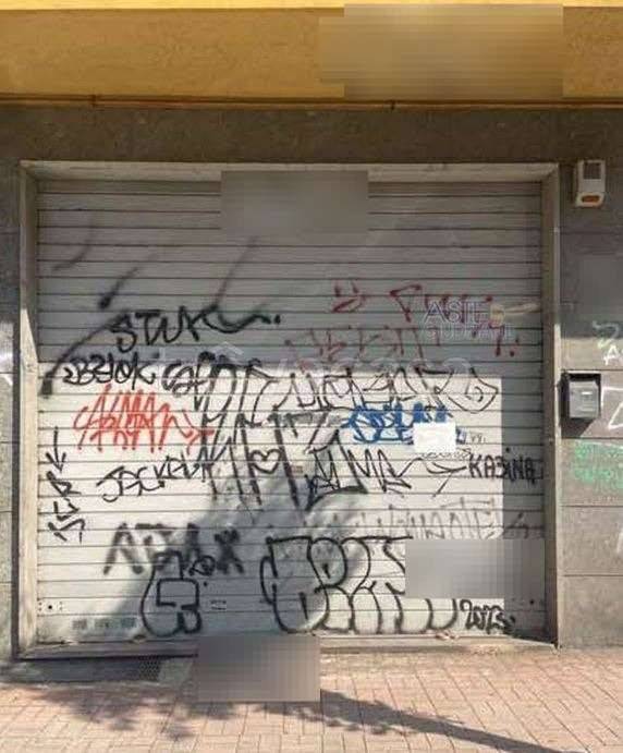 negozio in vendita a Roma in zona Tuscolano