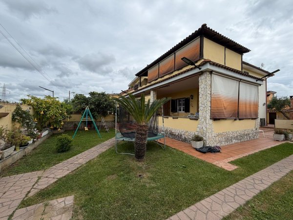 casa indipendente in vendita a Roma in zona Piana del Sole